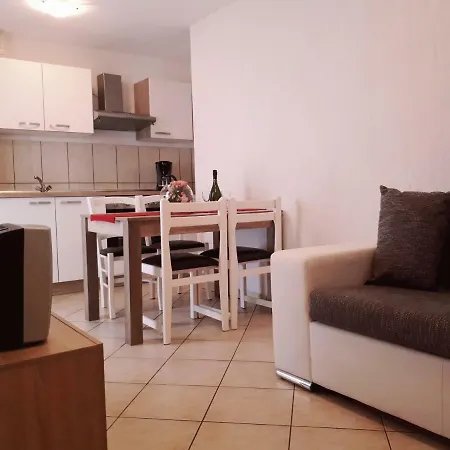 Karinovo Apartment